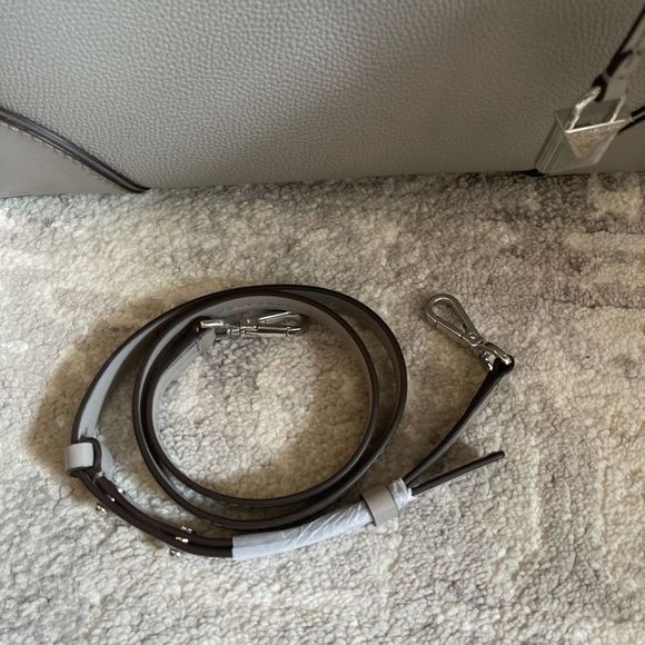 Michael Kors Large Mercer Gallery Tote - Picture 9 of 16